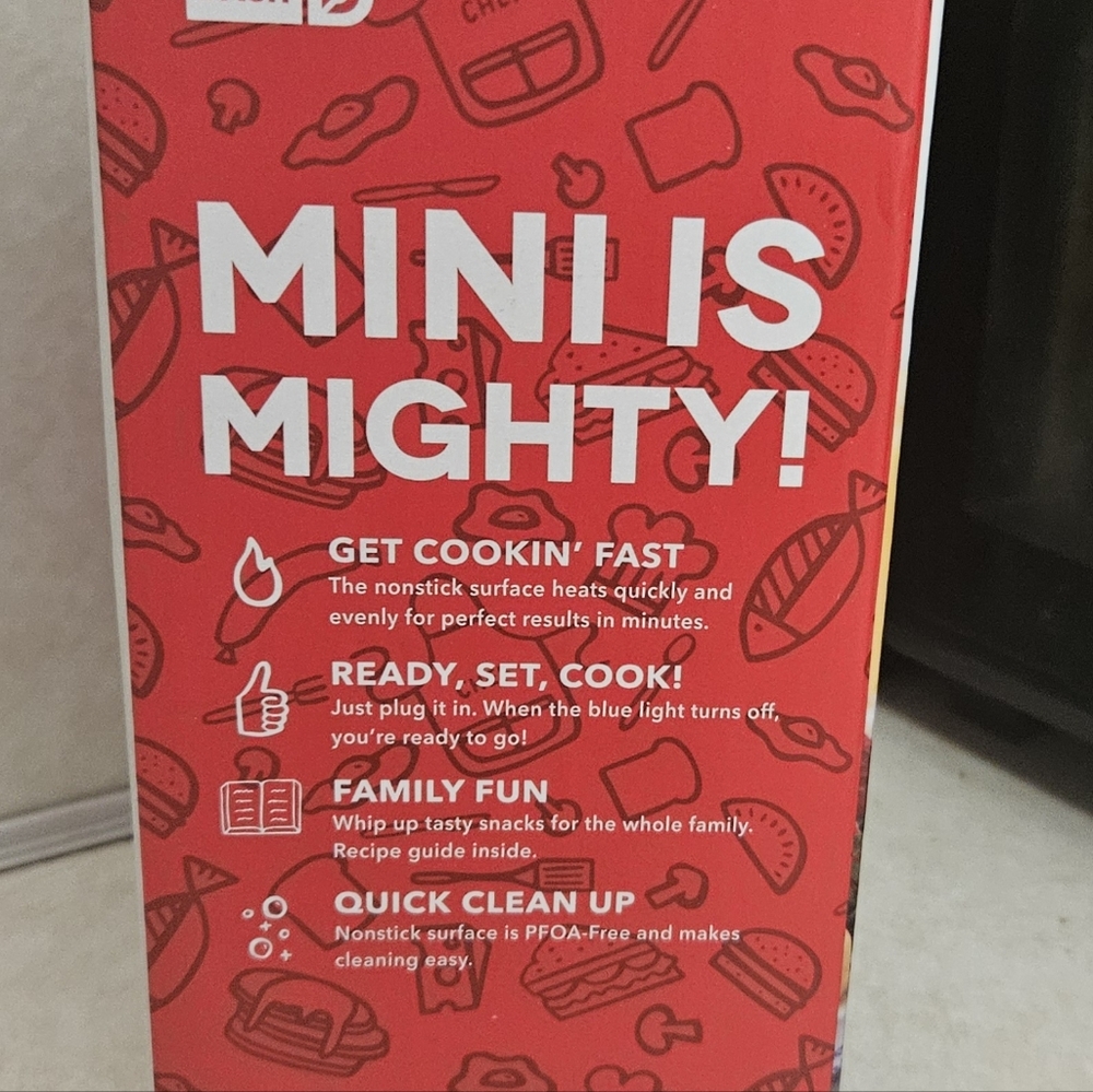 Dash Mini Waffle Maker Red New In Box - Picture 4 of 8